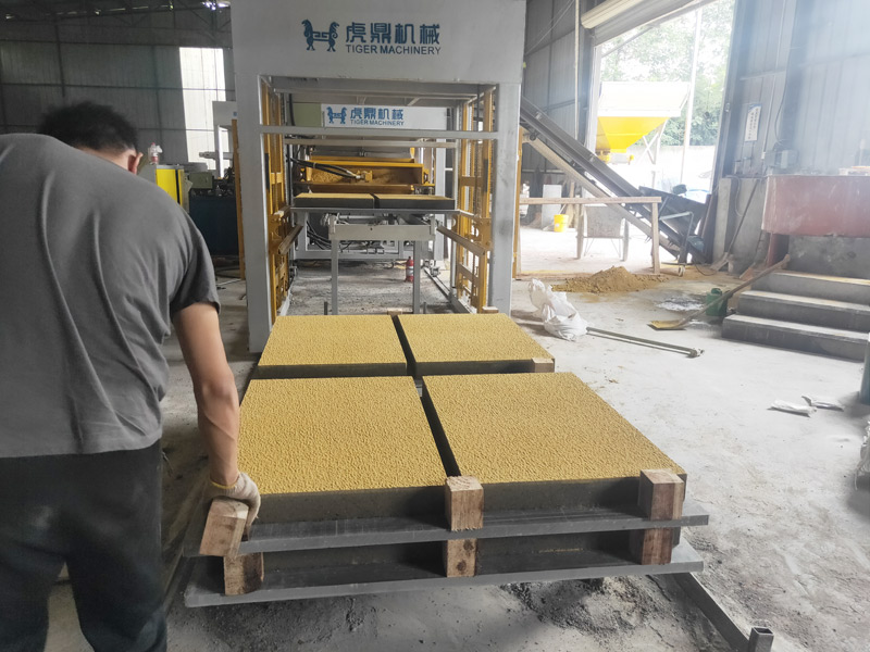 全自動靜壓磚機生產混凝土仿石磚 全自動靜壓磚機生產混凝土仿石磚